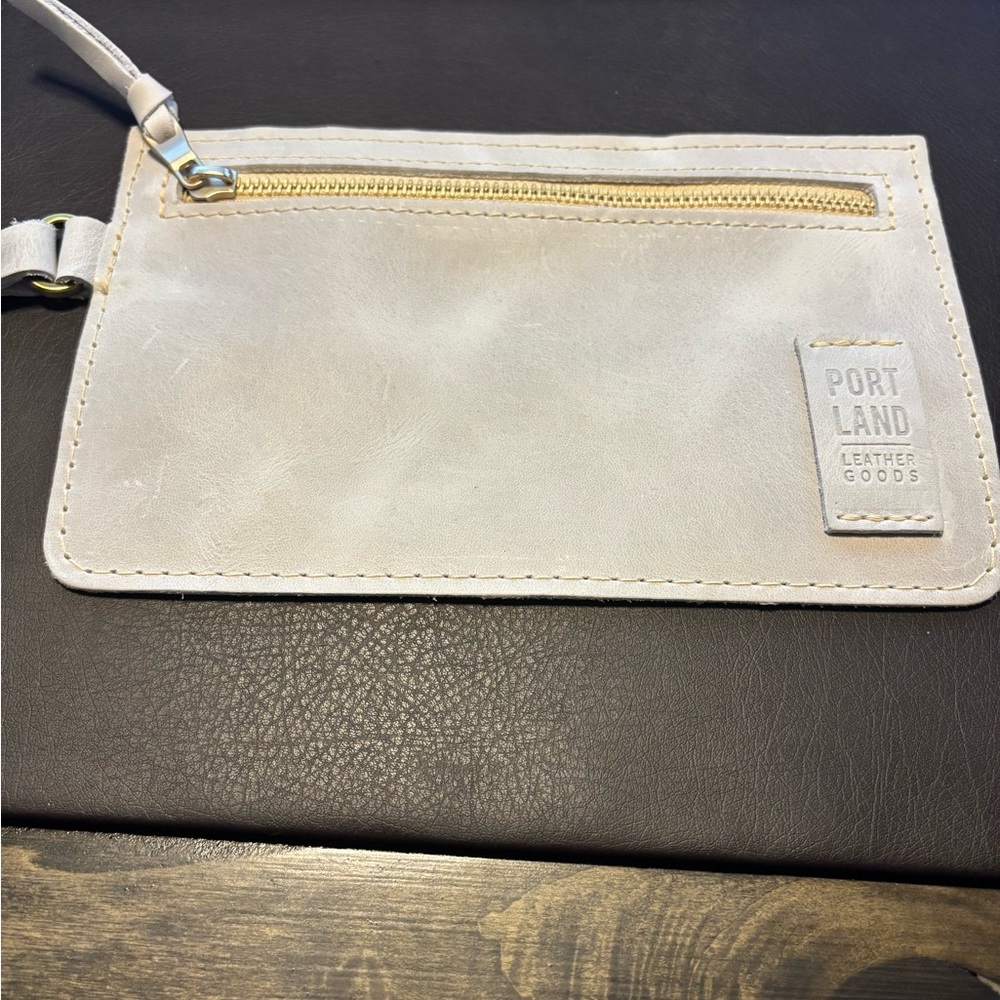 Portland Leather Adriana Pouch wristlet Beluga